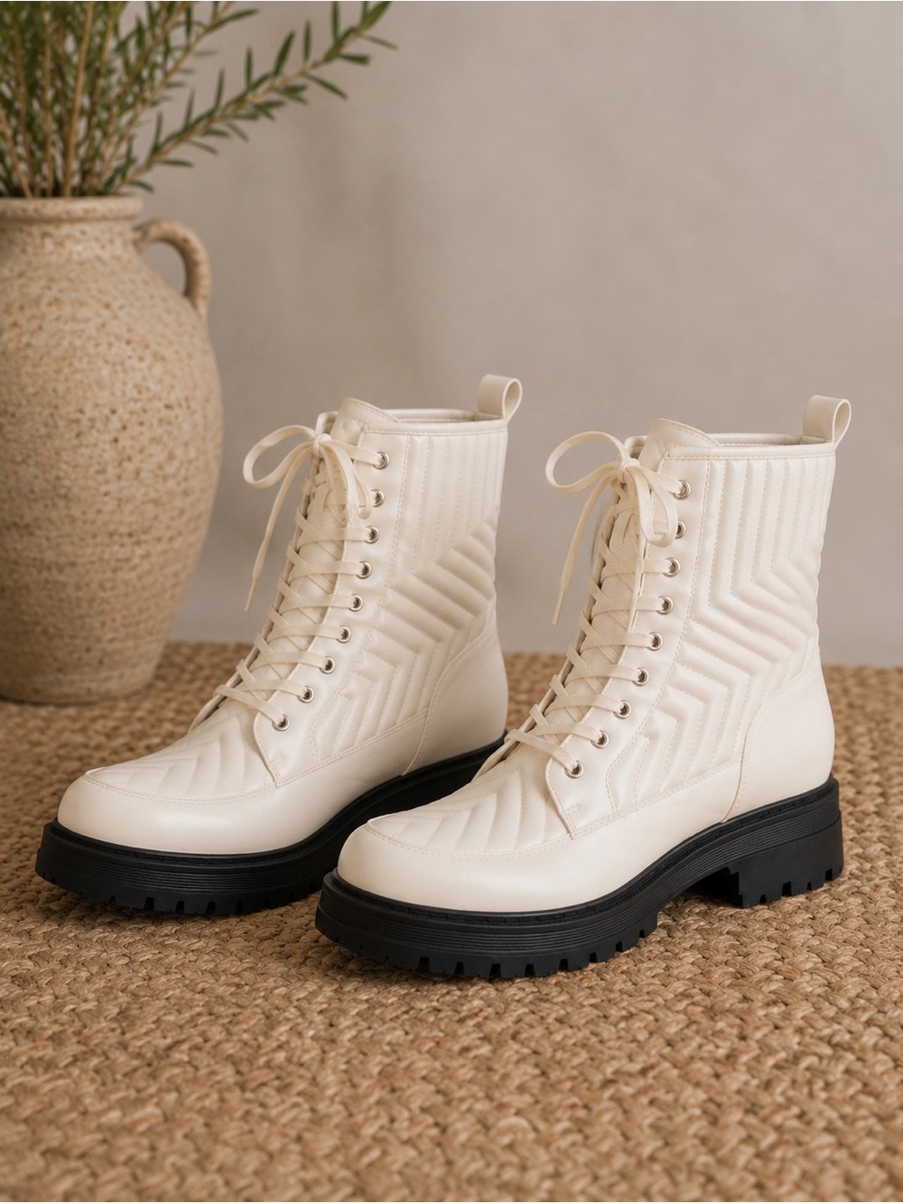 Marc Fisher Pierce Combat Boots WHITE/Off White Quilted Chunky Heel SIZE 8 NWOT